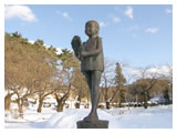 シベリア抑留平和記念像「ひまわり」